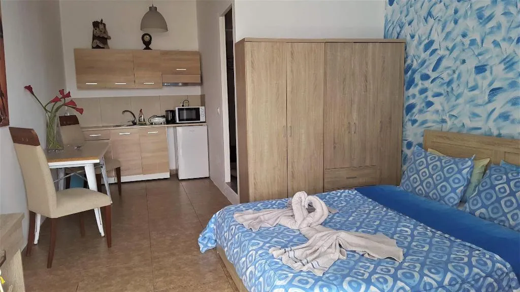 Room, Pleasure Beachside Studios, Santorini