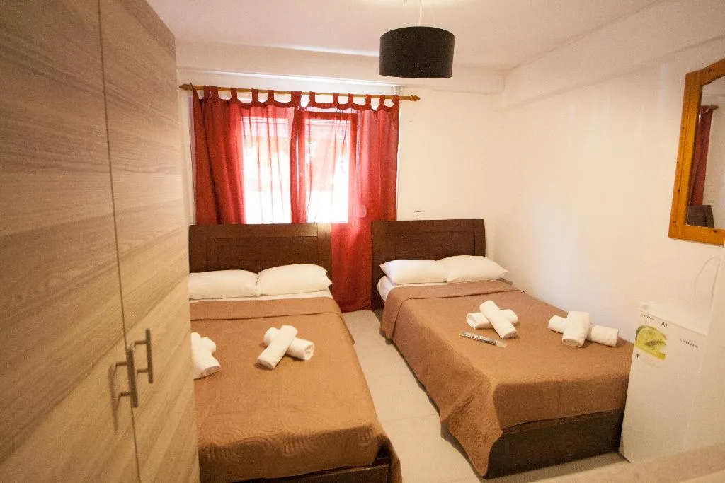 Double or Twin STANDARD Room, Pension Avocado, Skiathos