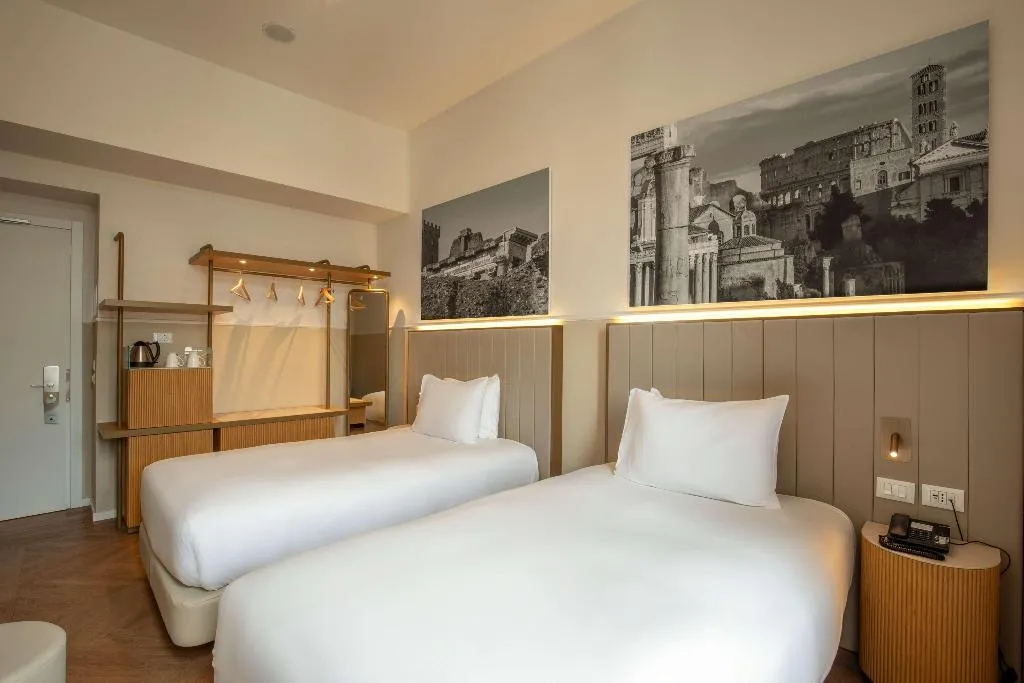 TWIN SUPERIOR Room, Cosmopolita Hotel Rome, Tapestry Collection by Hil, Rome