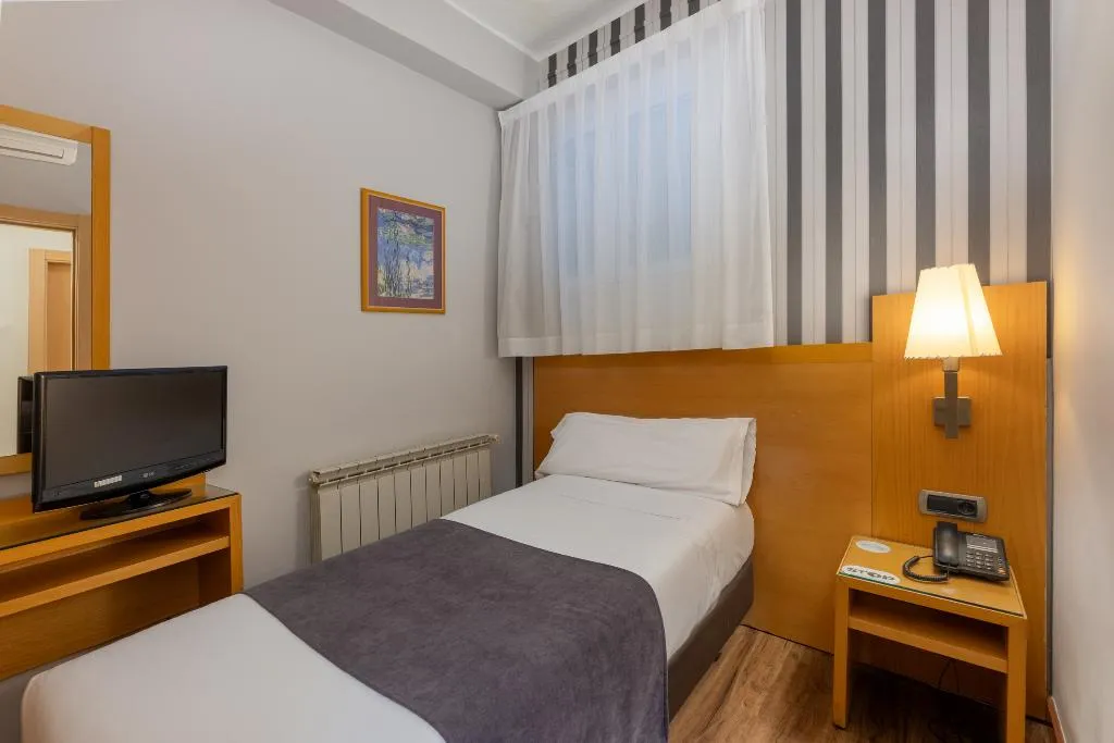 SINGLE STANDARD Room, Lyon, Barcelona