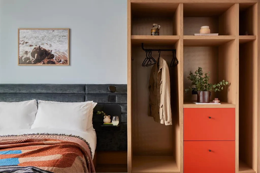 STUDIO CITY VIEW Room, Beckett Locke, North Docks, Dublin