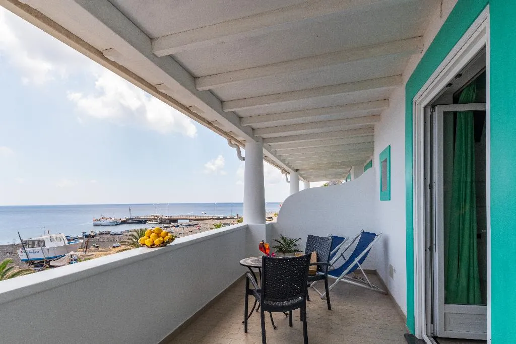 Terrace, Hotel Ossidiana Stromboli, Palermo