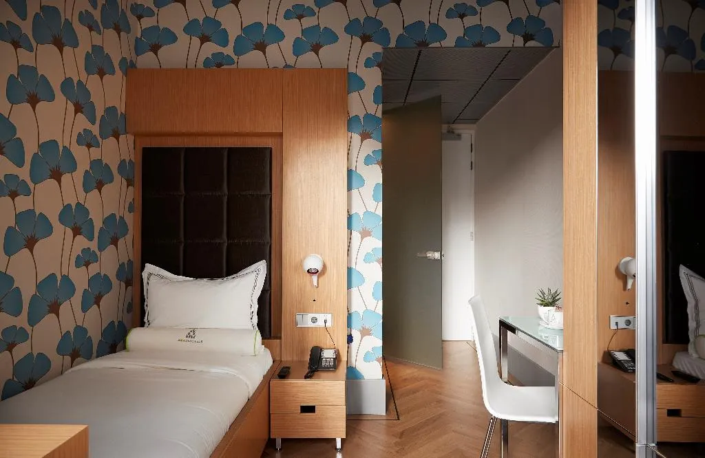 SINGLE STANDARD Room, Amadi Park, Amsterdam