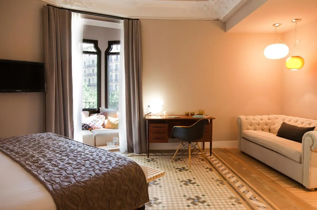 JUNIOR SUITE KING SIZE BED Room, Alexandra Barcelona, Curio Collection by Hilton, Barcelona