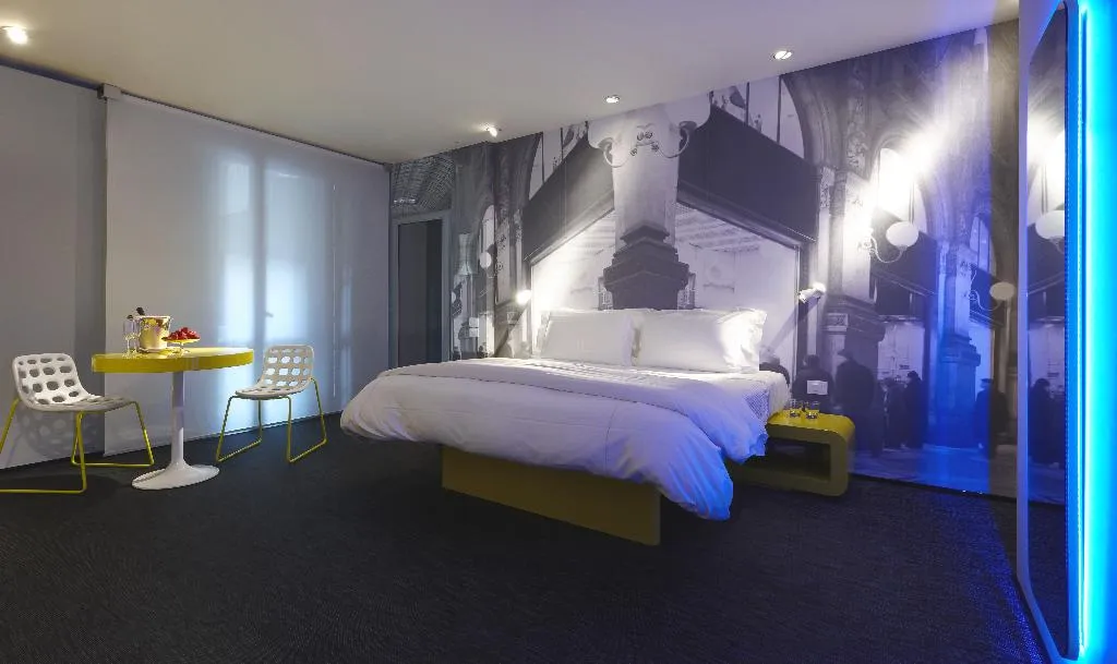DOUBLE BUSINESS KING BED Room, The Street Milano Duomo, Milan