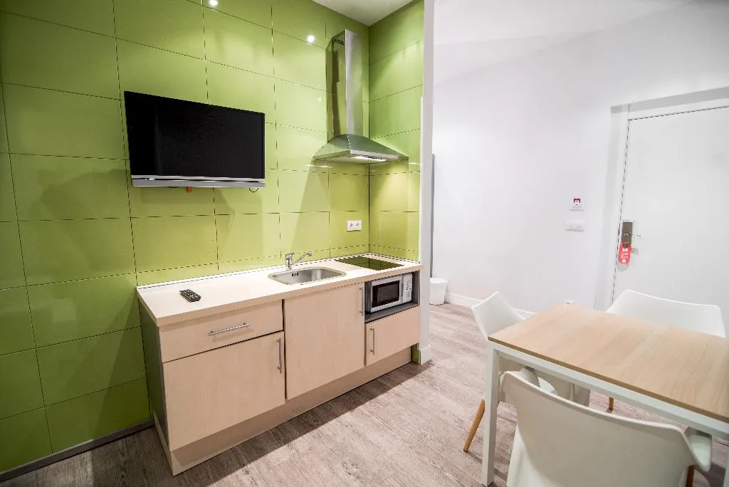 APARTMENT CAPACITY 4 Room, Petit Palace Boquería Garden, Barcelona