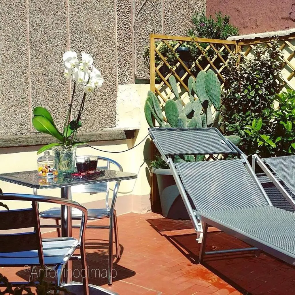 Room, Il Giardino Segreto, Naples
