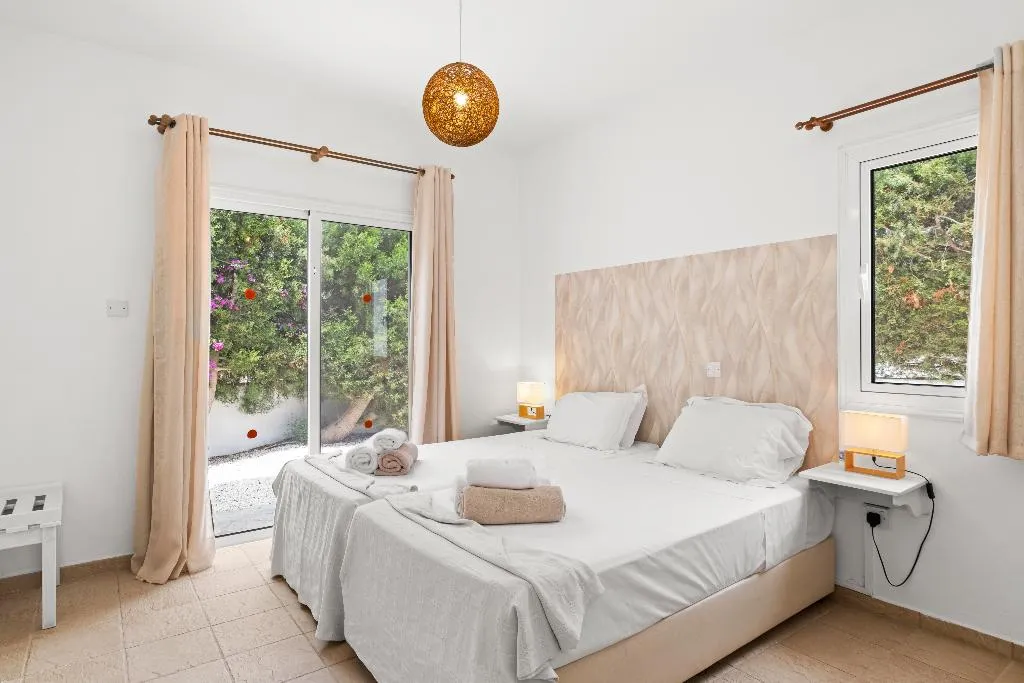 VILLA THREE BEDROOMS Room, Thalassines Villas, Cyprus
