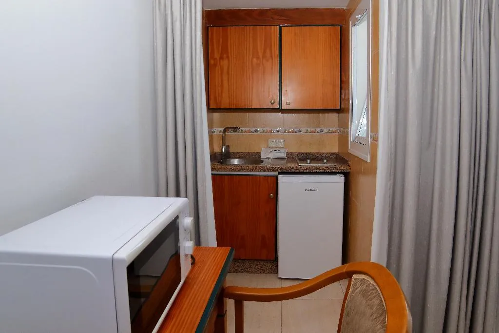 STUDIO CAPACITY 3 Room, PYR Fuengirola, Costa Del Sol