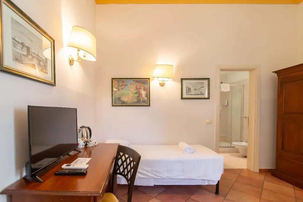 TRIPLE STANDARD Room, Cimabue, Florence