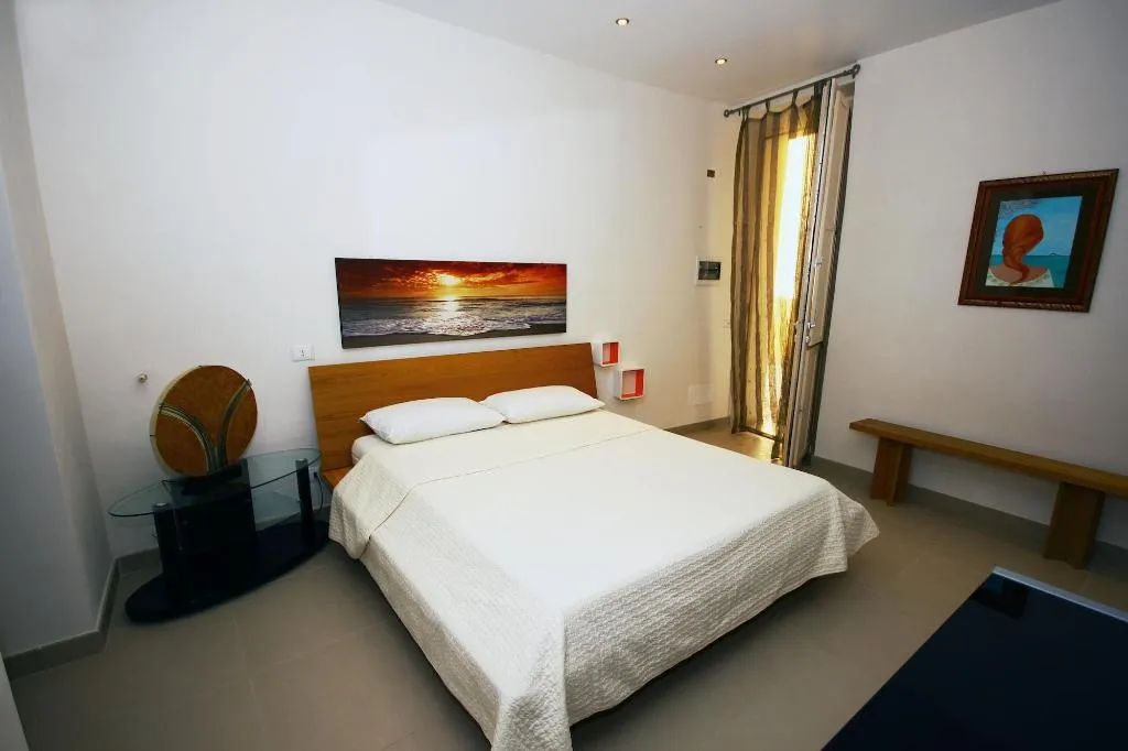 Room, Khalisah, Palermo