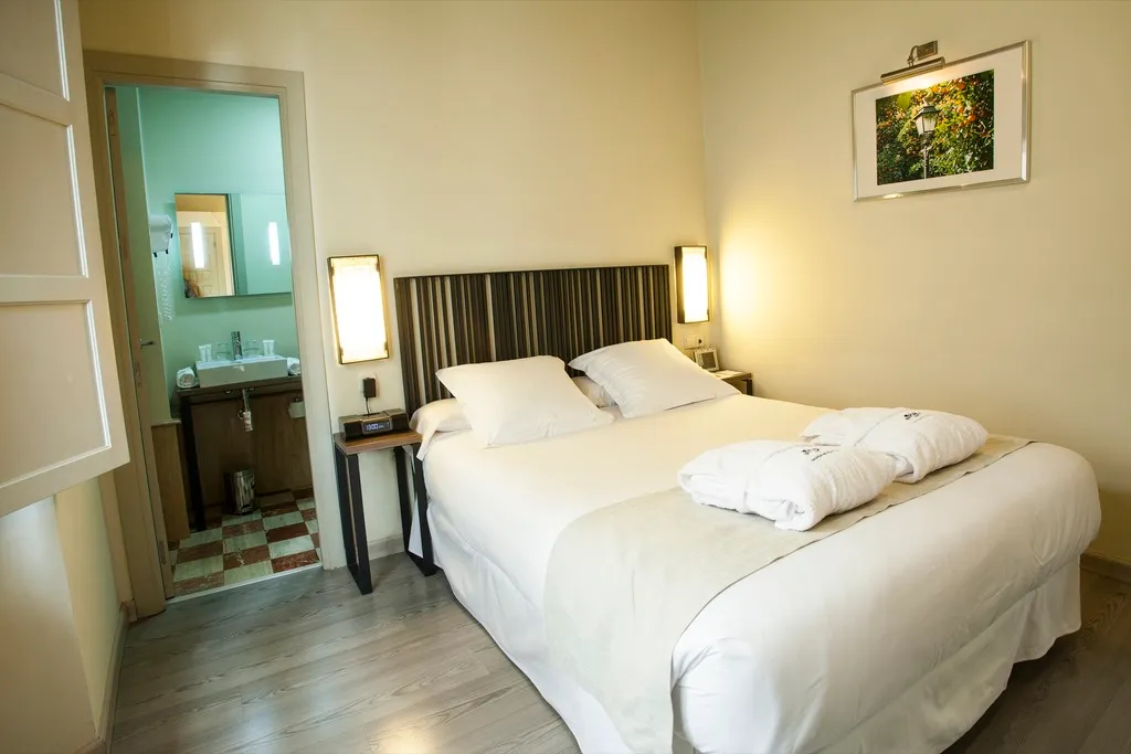 SINGLE WITH DOUBLE BED Room, Hotel Boutique Casas de Santa Cruz, Seville