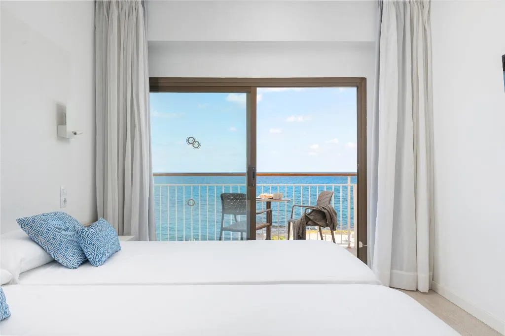 Double or Twin SEA FRONT Room, Hotel Atolon & Kaafu Beach Club, Majorca