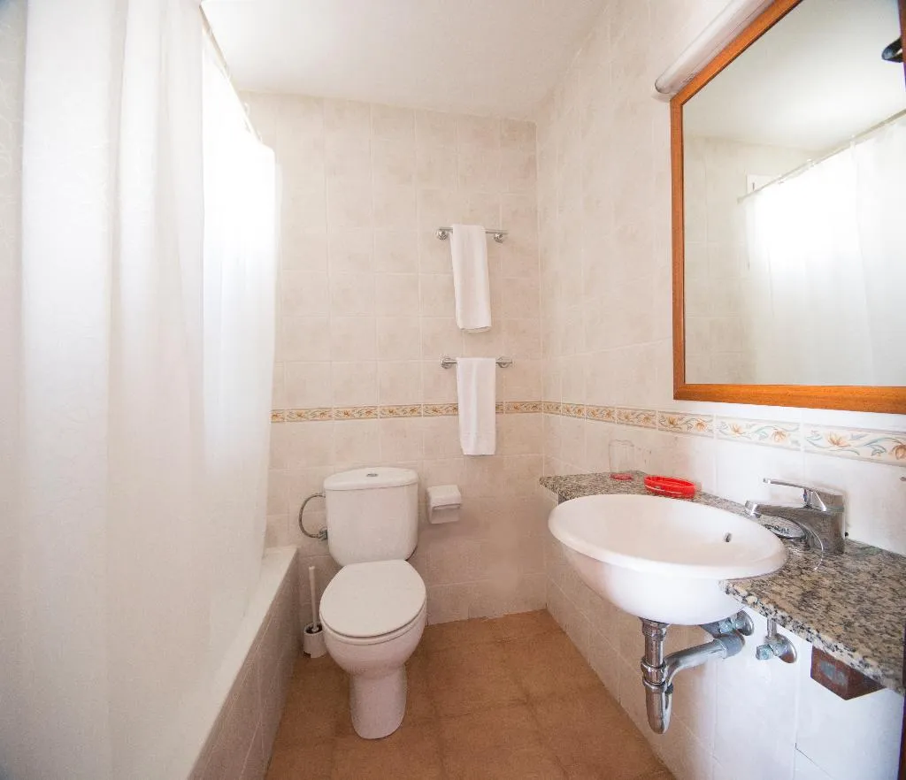 APARTMENT CAPACITY 1 ONE BEDROOM Room, Binibeca Mar, Menorca