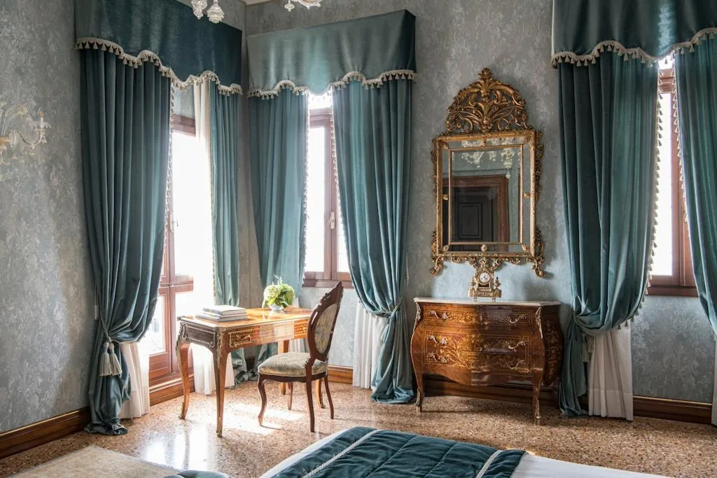 SUITE CANAL VIEW Room, Nani Mocenigo Palace, Venice