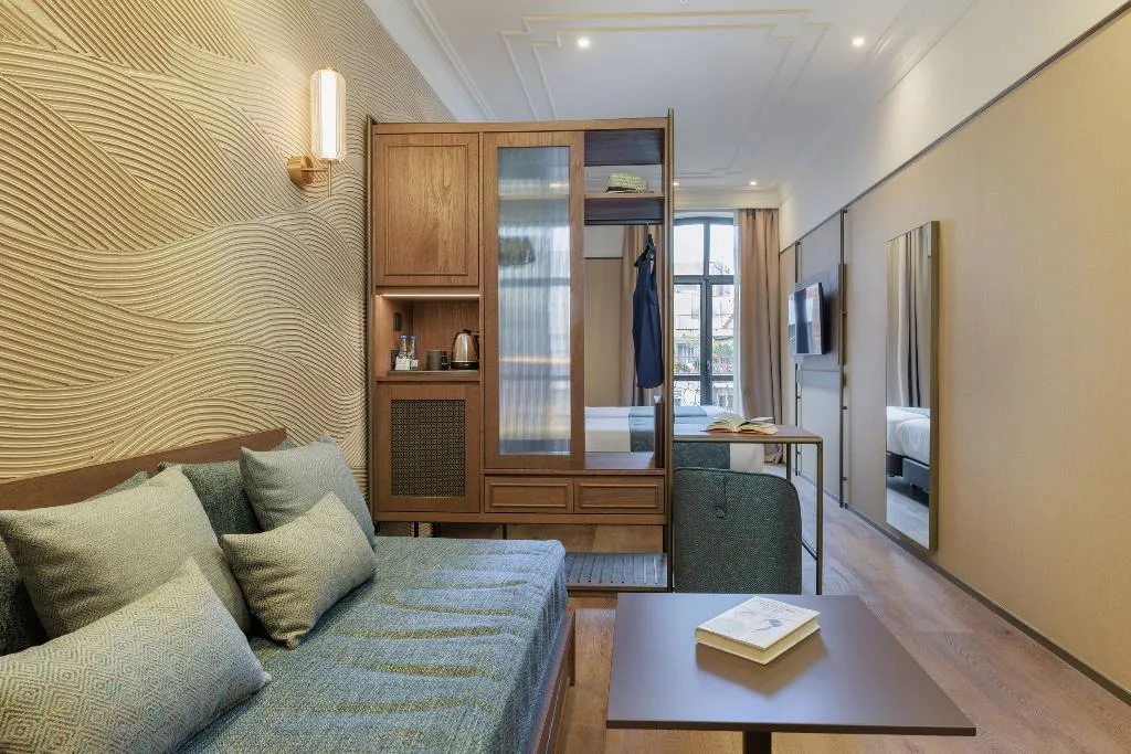 TRIPLE SUPERIOR Room, Hotel Medinaceli 4*S, Barcelona