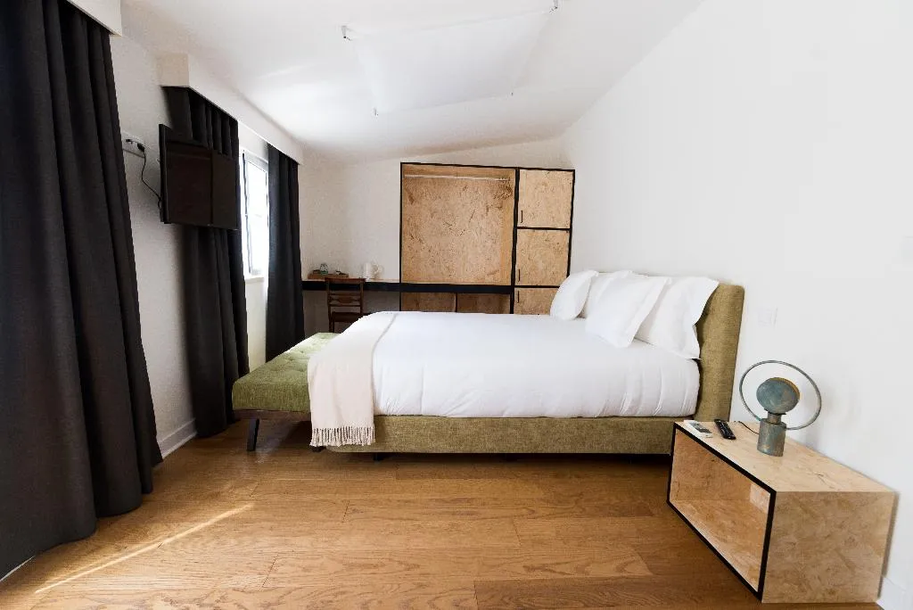 DOUBLE WITH BALCONY Room, 1869 PrIncipe Real, Lisbon