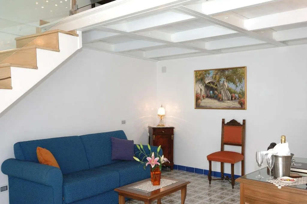 Room, Residenza Luce, Naples