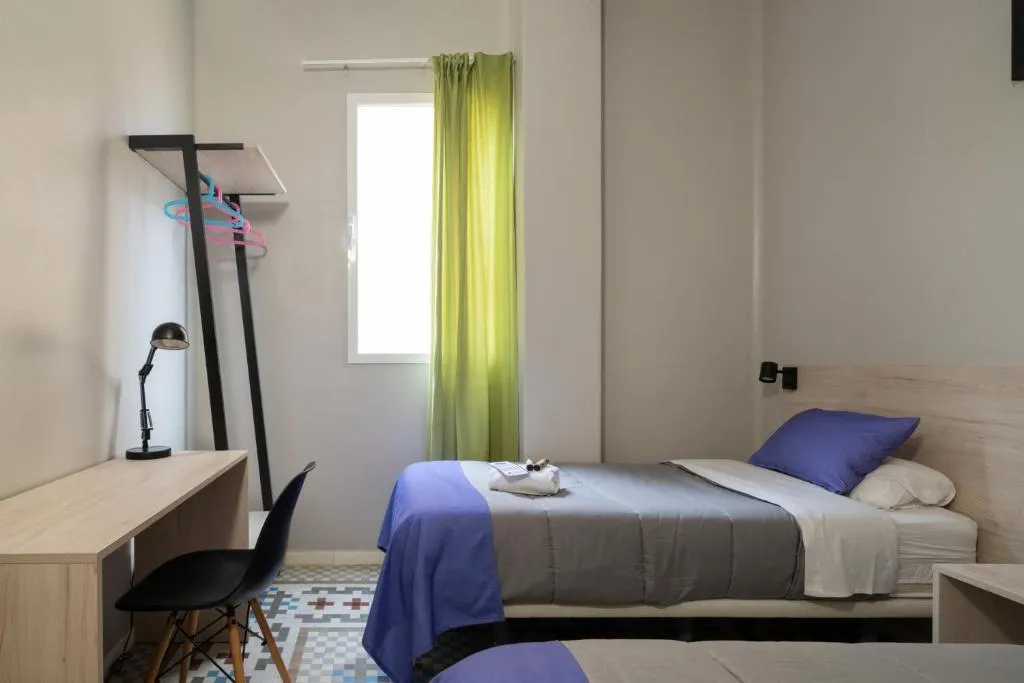 TWIN WITH SHARED BATHROOM Room, Purple Nest, Valencia