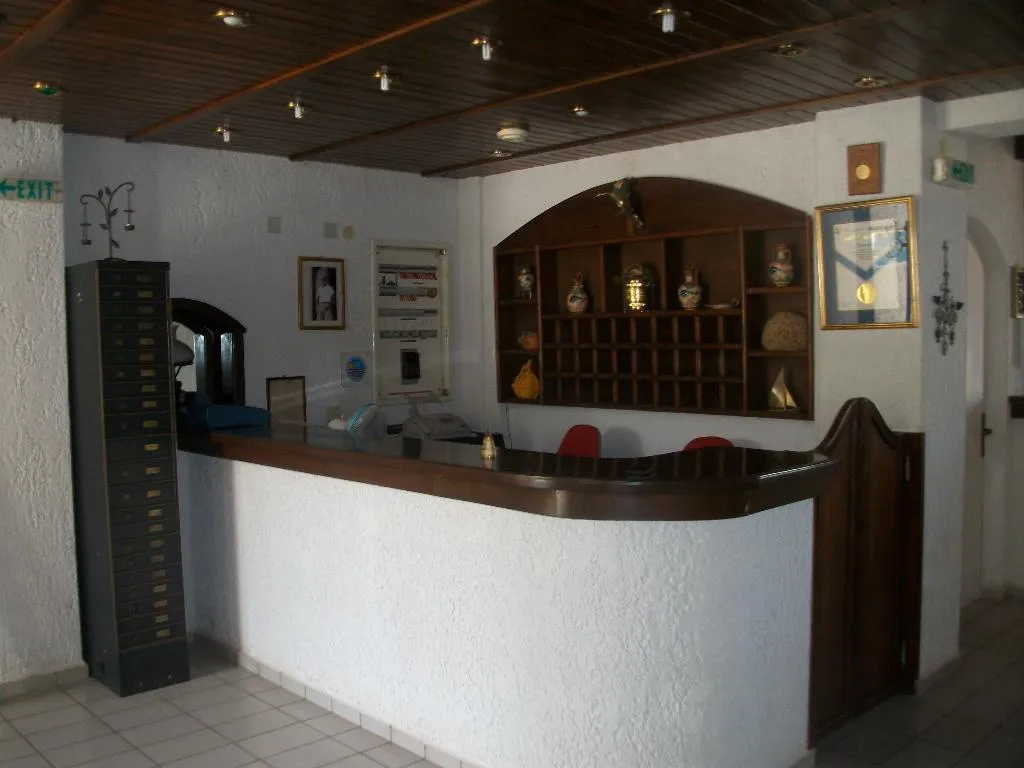 Lobby, Efi, Crete