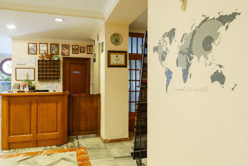 Lobby, Los Castaños, Seville