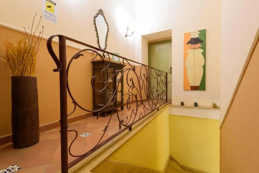 Lobby, Mergellina, Naples