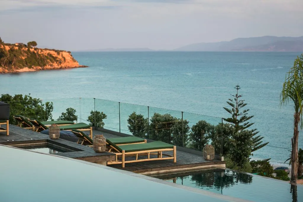 Pool, F Zeen, Kefallinia