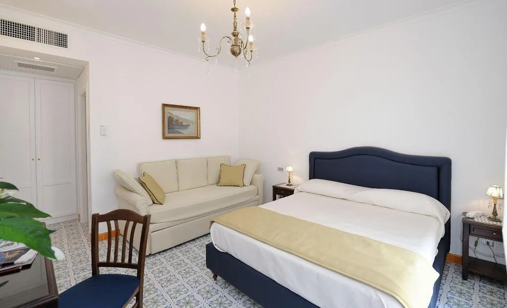 Room, Residenza Luce, Naples
