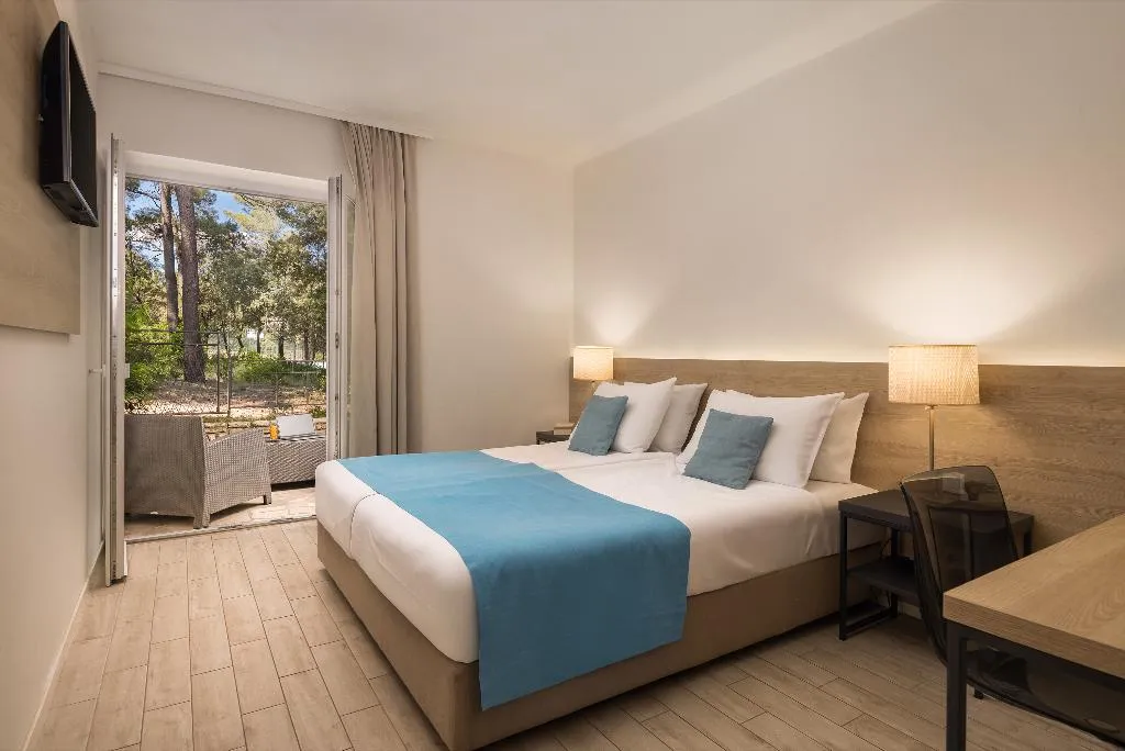 DOUBLE WITH BALCONY WITH VIEWS Room, Aminess Senses Hvar Resort, Split