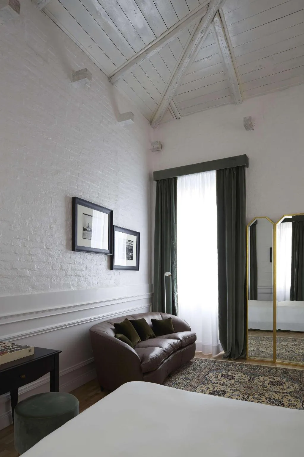 Room, Palazzo Dama, Rome