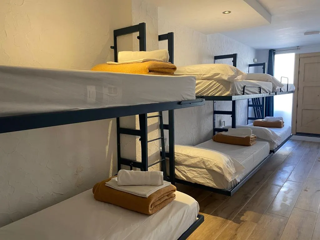 APARTMENT CAPACITY 8 Room, Y Hostel - Albergue Juvenil, Majorca