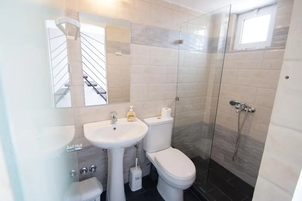 Room CAPACITY 6 Room, Pension Avocado, Skiathos