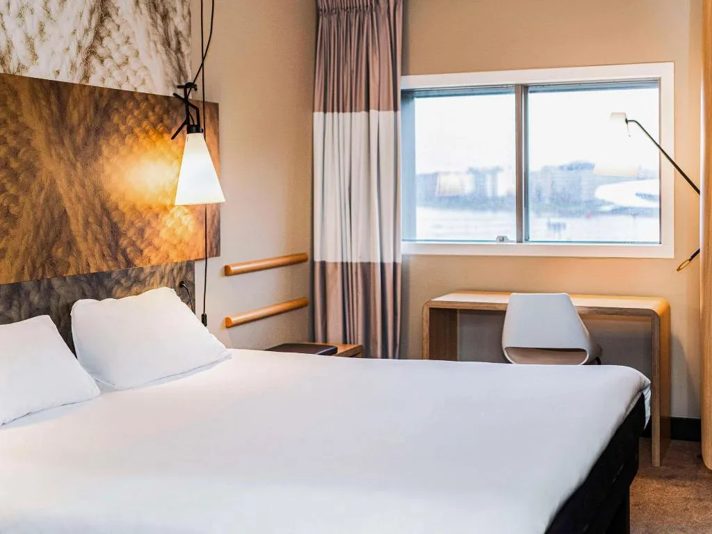 DOUBLE WITH DOUBLE BED Room, Ibis Amsterdam Centre, Amsterdam