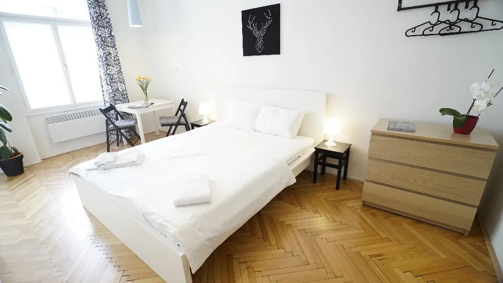 STUDIO WITH DOUBLE BED Room, Royal Road Residence, Prague