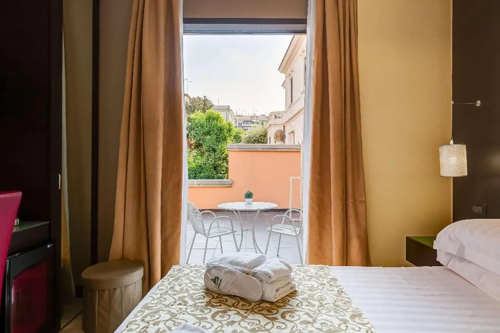 DOUBLE DELUXE Room, Best Western Cinemusic Hotel, Naples