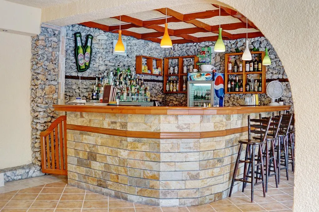 Bar, Exotica, Varna
