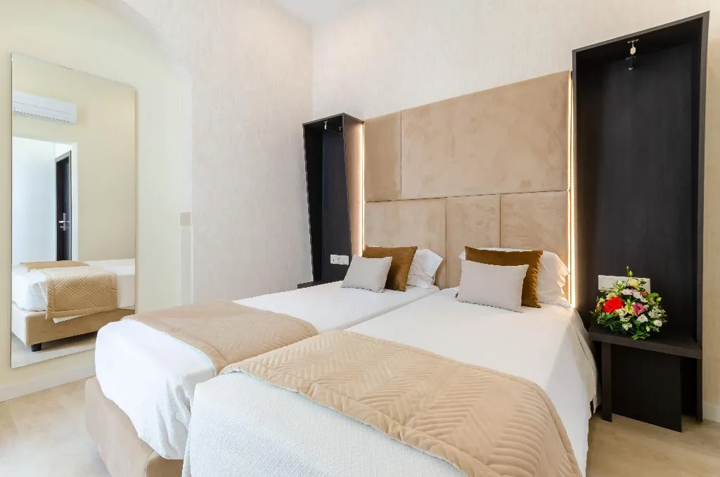 DOUBLE SUPERIOR Room, Hotel Duas Nacoes, Lisbon