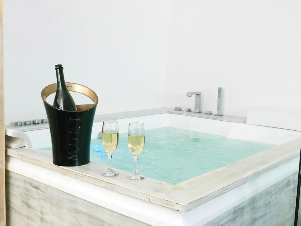 Sports and Entertainment, San Marino Suites, Santorini
