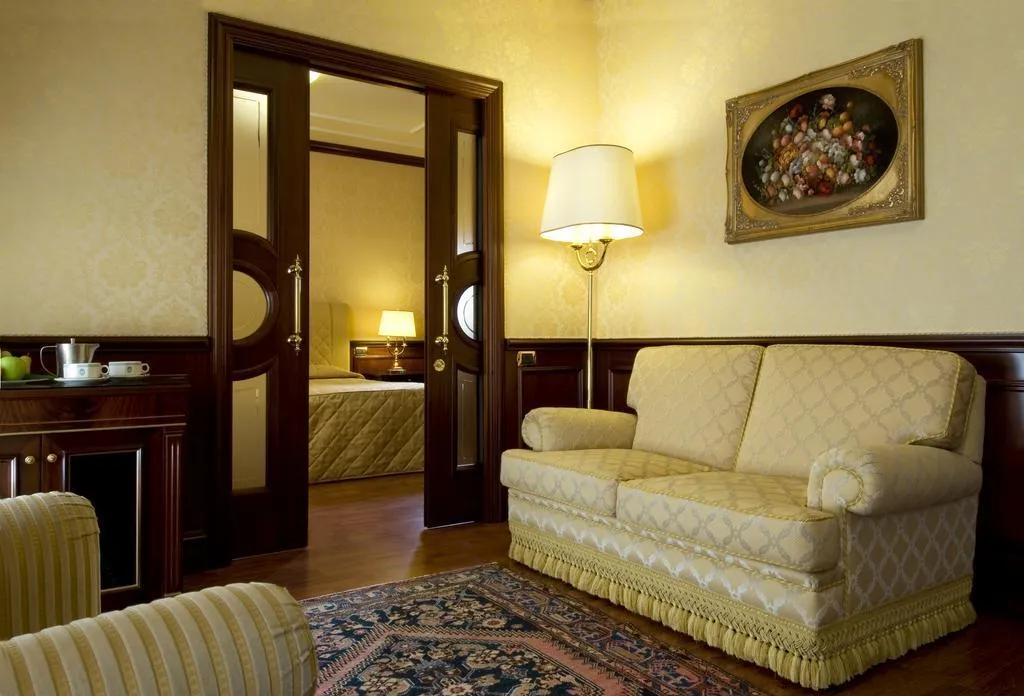 General view, Splendid, Milan