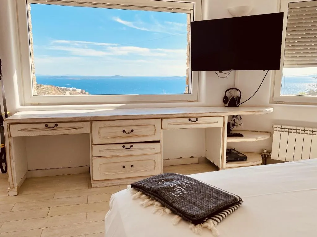 Room, Flaskos Suites, Mykonos