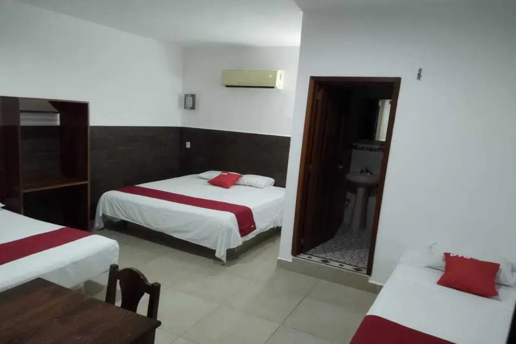 FAMILY ROOM THREE BEDS Room, OYO Hotel Palma Real, Cancun Area