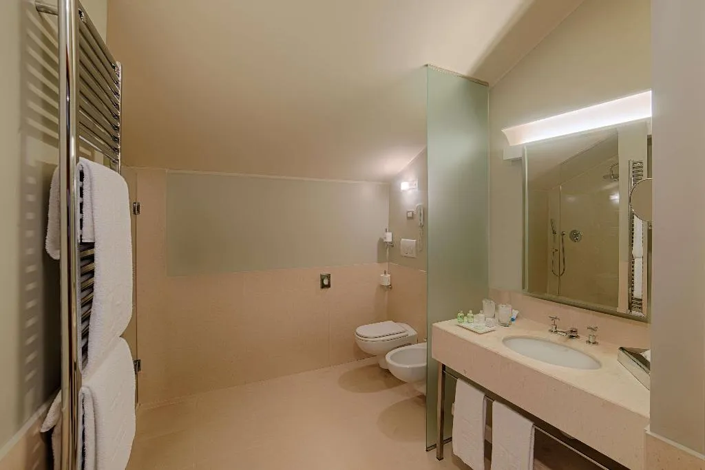 Room, NH Linate, Milan