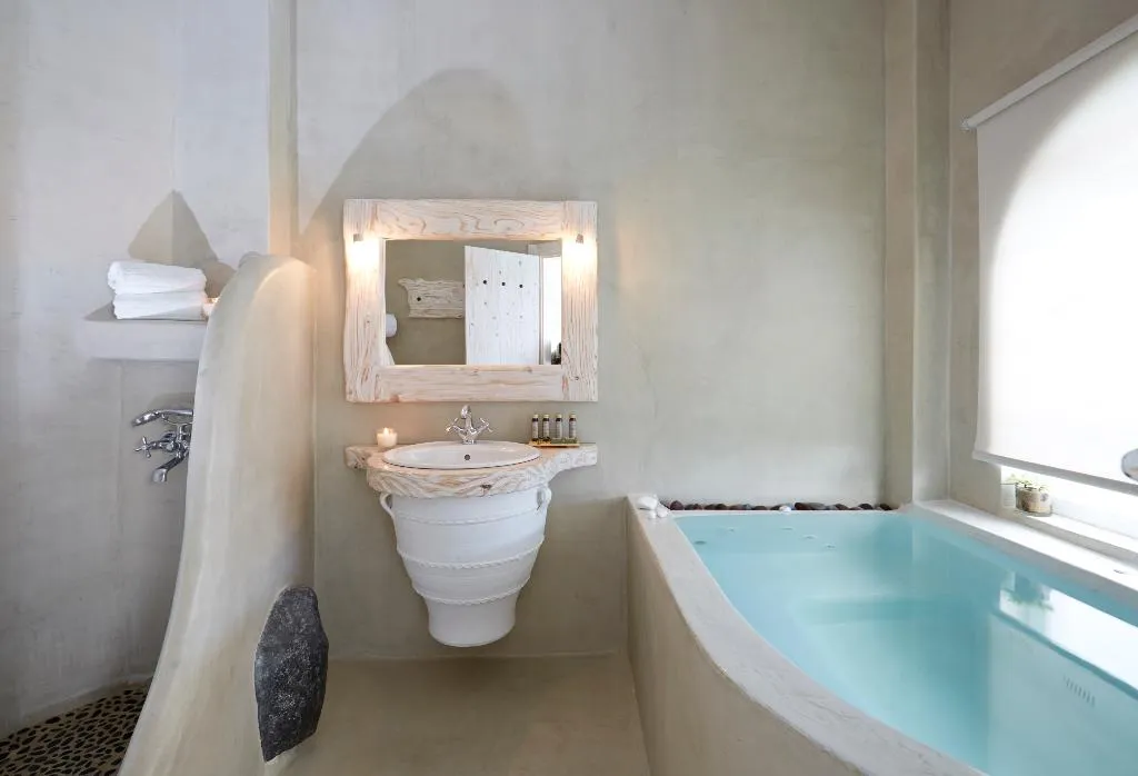SUITE WITH PRIVATE POOL Room, Athermi Suites, Santorini