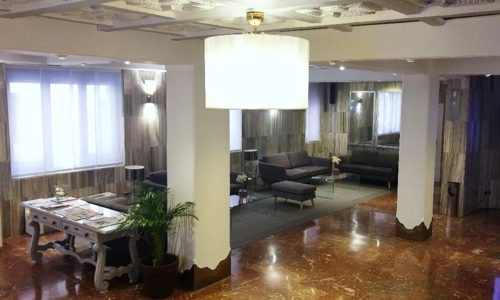 Lobby, Carlos V, Madrid