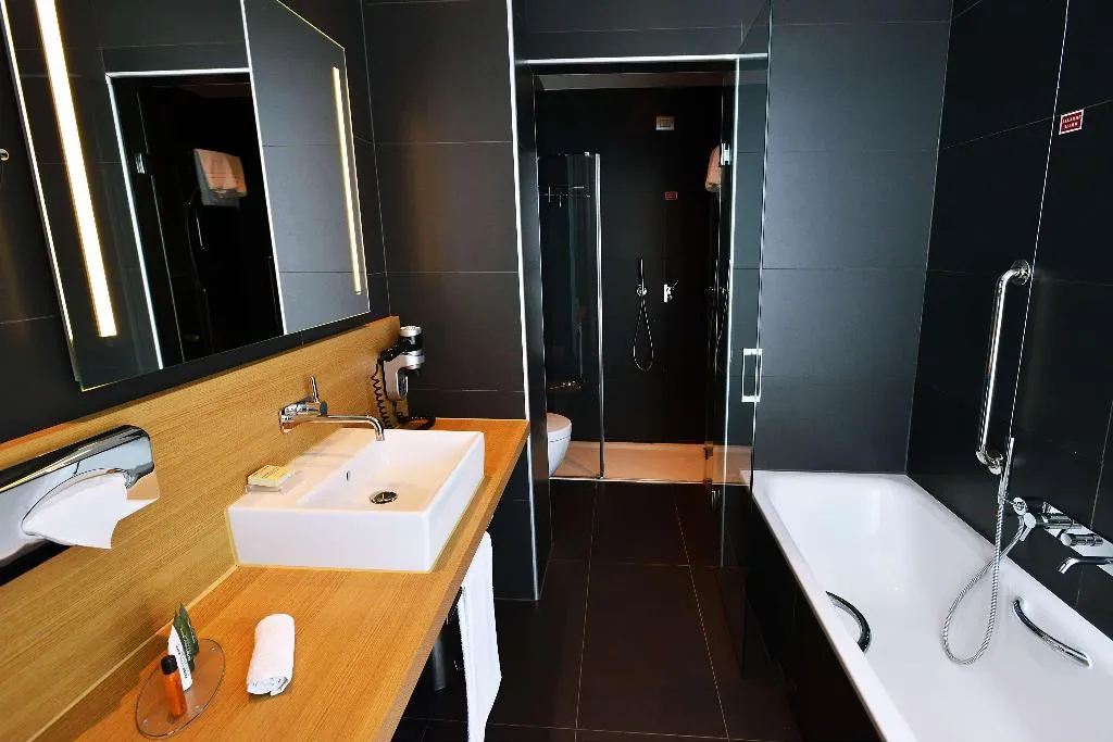 Room, Hilton Garden Inn Milan North, Milan
