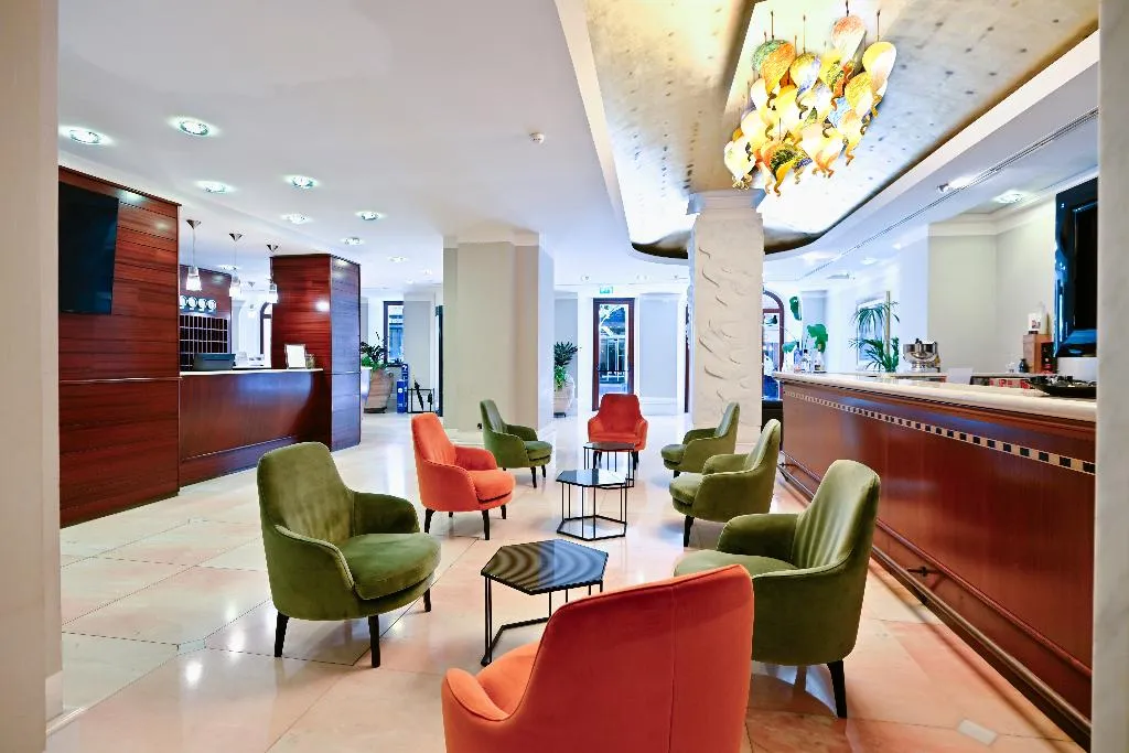 Lobby, Delle Nazioni, Rome