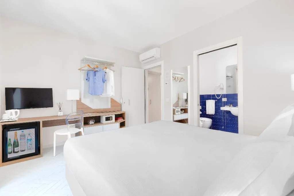 Double or Twin DELUXE CITY VIEW Room, Palazzo Tasso, Naples