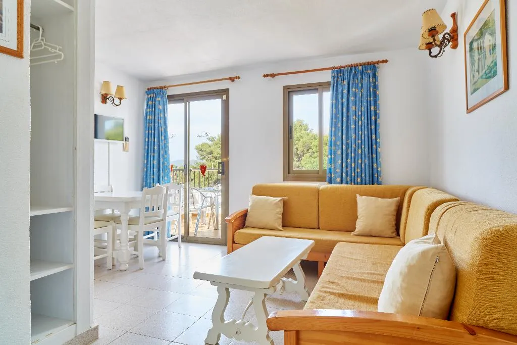 APARTMENT POOL VIEW Room, APARTAMENTOS CASA LUIS by INVISA, Ibiza