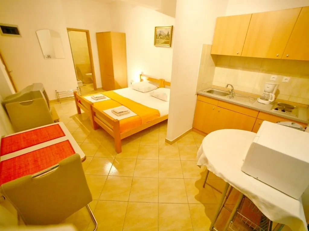 APARTMENT CAPACITY 2 Room, Studios Ruza, Split