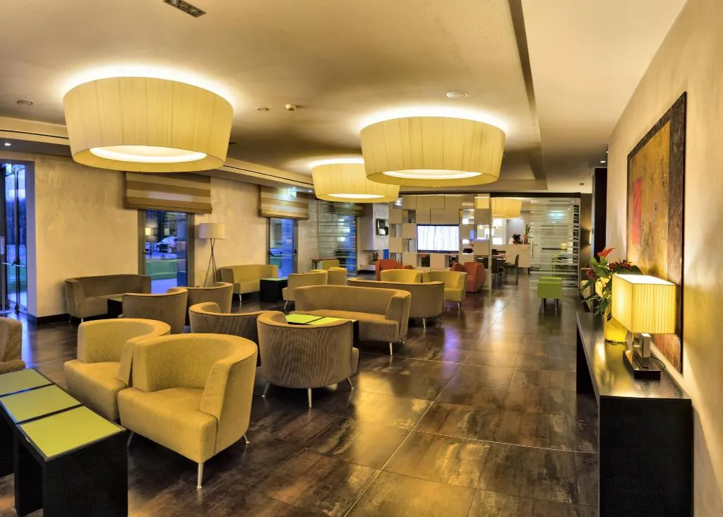 Bar, Cruise, Milan